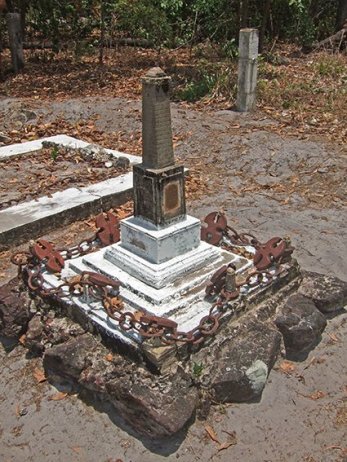 1870146-JL015-Frank_and_Sana_Jardines_Grave.w1024.JPG
